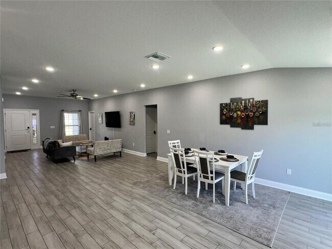 Building Photo - 943 Derbyshire Dr