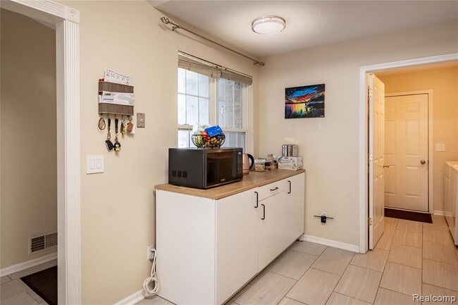 Building Photo - 41063 Millbrook Dr