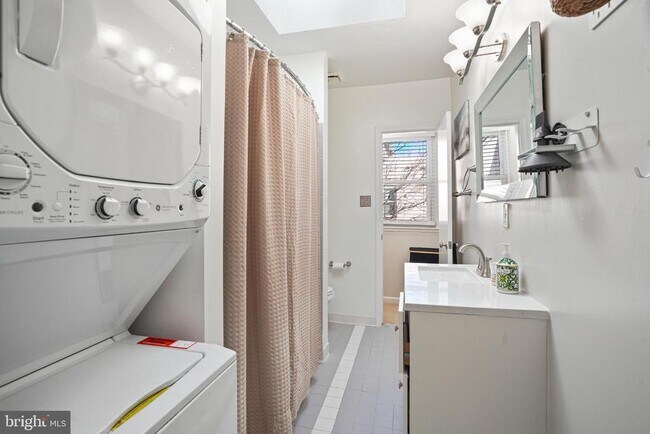 Building Photo - 1613 5th St NW