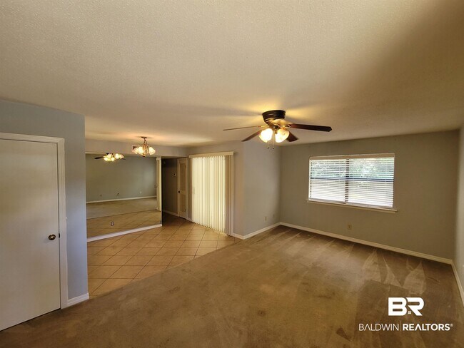 Building Photo - 512 Lake Forest Blvd