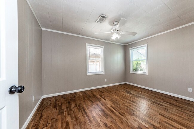 Building Photo - 2835 Beverly Rd