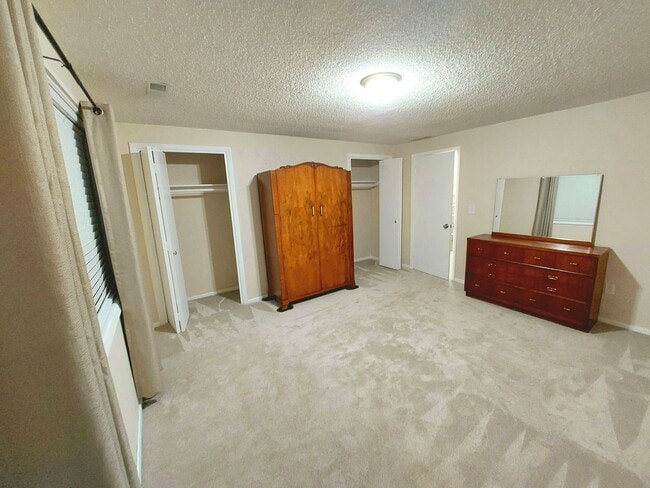 Building Photo - 2217 NE Landover Dr
