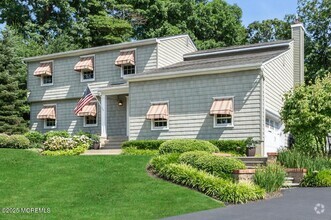 Building Photo - 12 Primrose Ln
