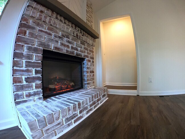 Building Photo - 2672 Suzanne Ln