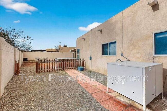 Building Photo - 10139 Arroyo Crest Dr NW