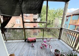 Building Photo - 22 Humphreys St