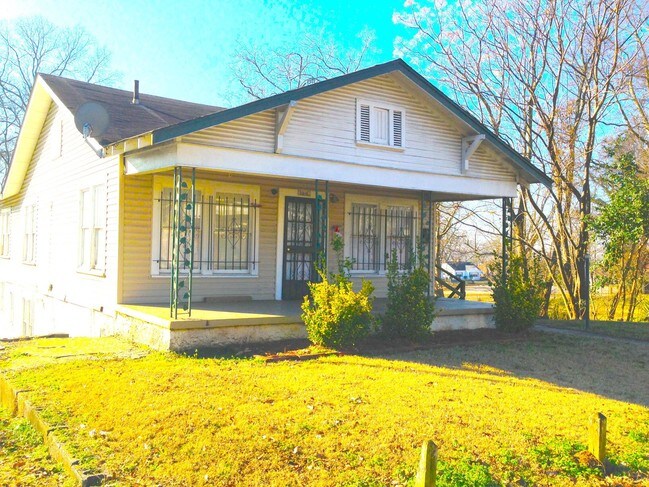 Building Photo - 3915 38th Ave N