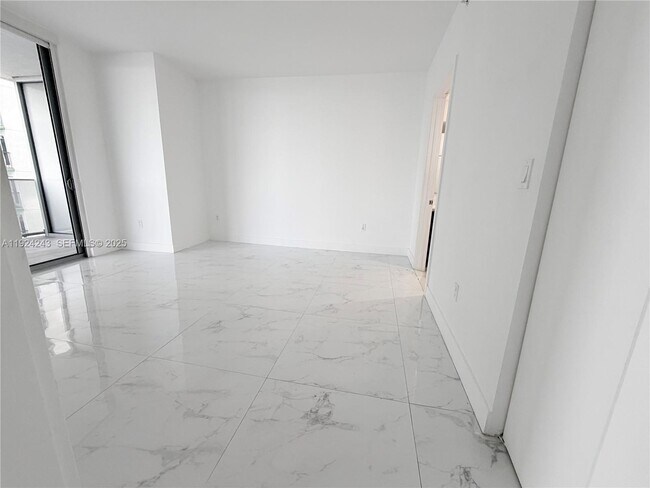 Building Photo - 488 NE 18th St