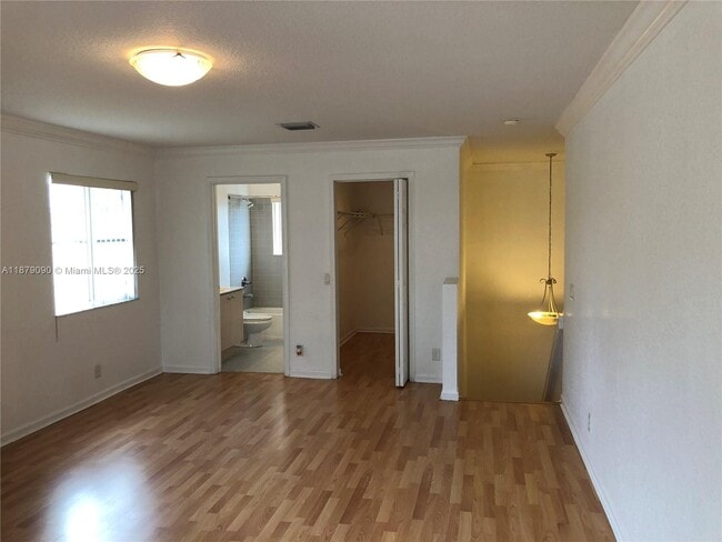 Building Photo - 693 Live Oak Ln