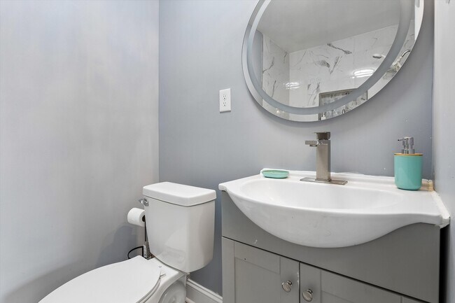 Building Photo - 1428 24th St