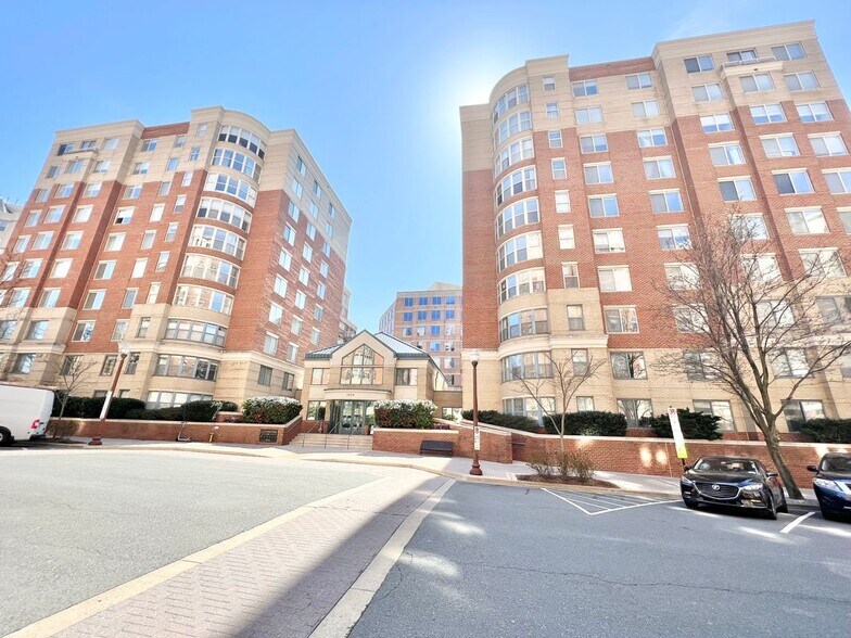 Building Photo - 3830 9th St N