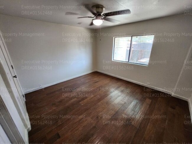 Building Photo - 3 bedroom/ 2 bathroom home