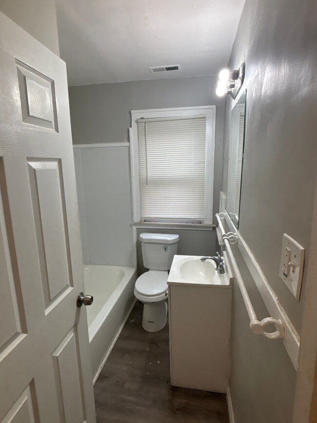 Building Photo - 4714–4716 Devonshire Rd