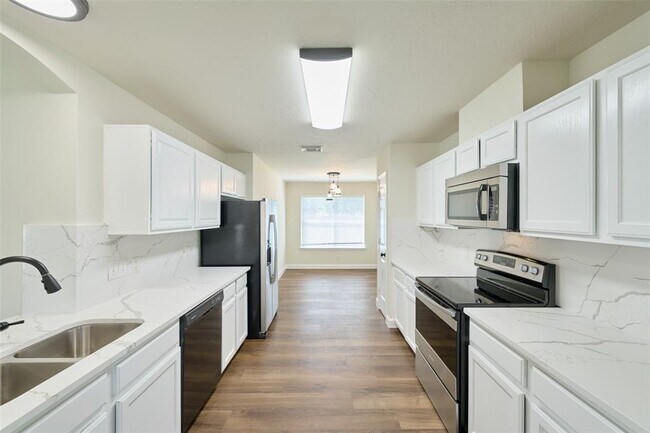 Building Photo - 354 Fantasy Ln
