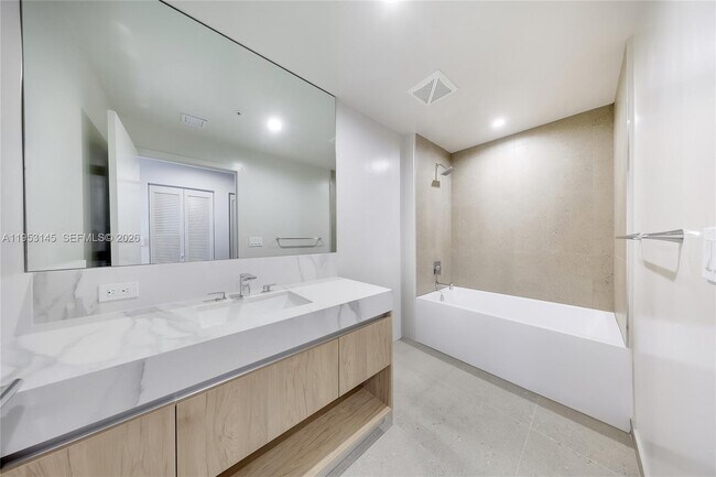 Building Photo - 11 NE 6th St