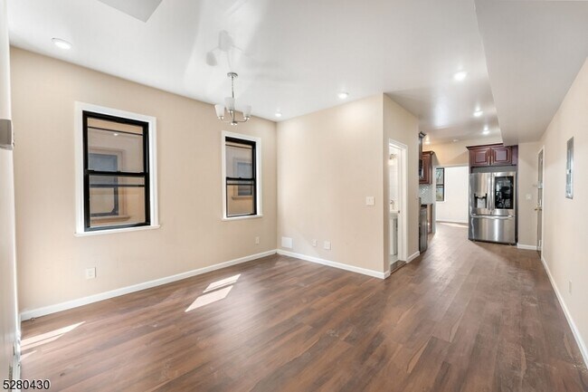 Building Photo - 116 Paine Ave