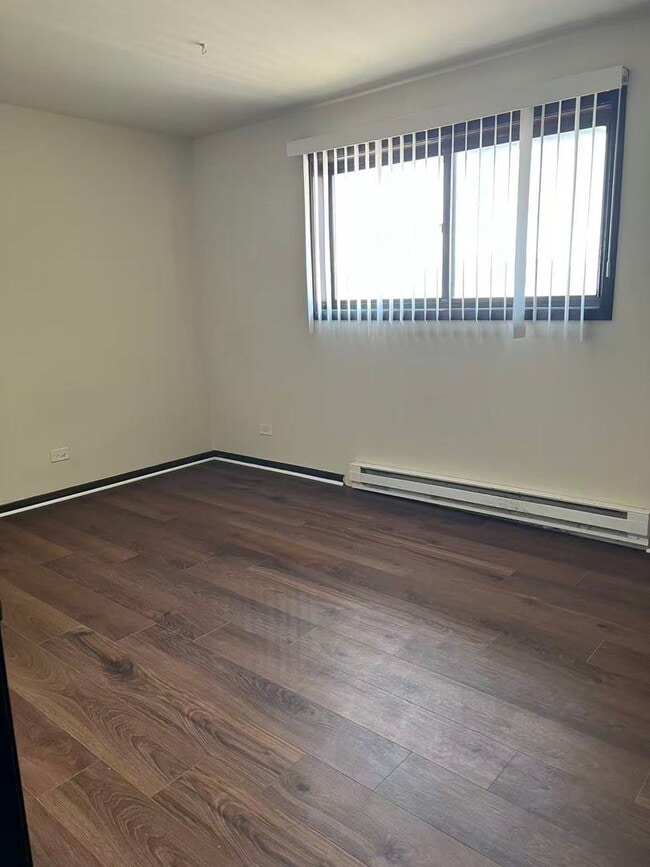 Building Photo - 16640 Crescent Ave