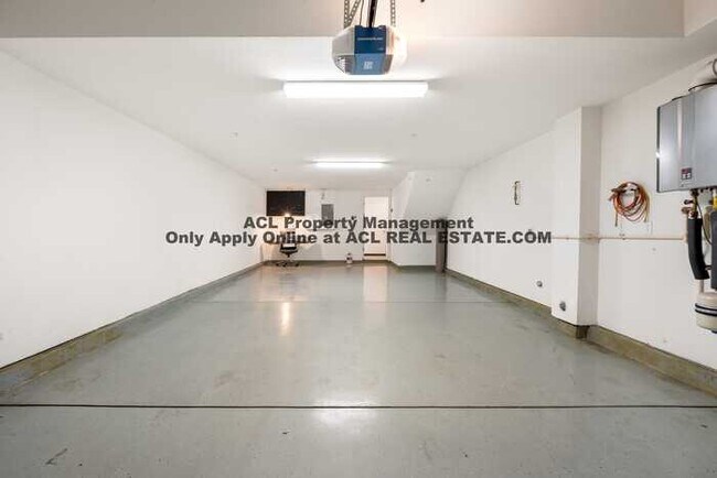 Building Photo - Modern 3BR/3BA Home in Bayshores | 1,542 Sq Ft | Prime Location