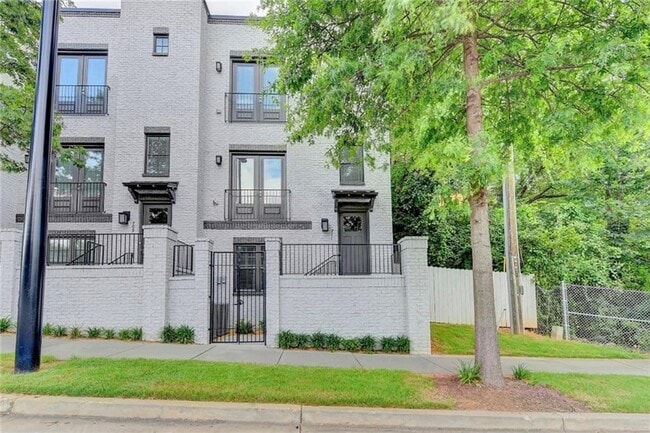 Primary Photo - 711 Taylor Ct