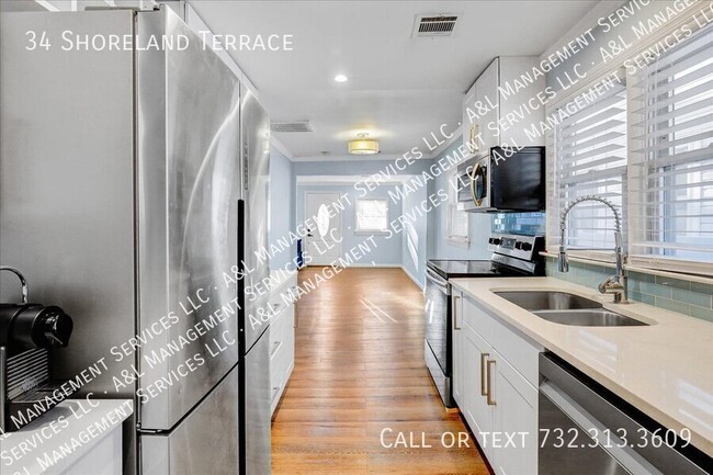 Building Photo - 34 Shoreland Terrace