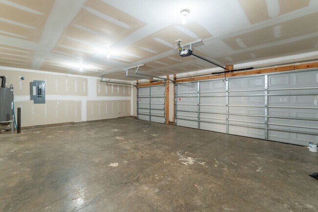 Building Photo - Spacious 5-Bed, 3.5-Bath Residence with 4,003 Sqft, Master on 1st Floor, Elegant Design, & Versat...