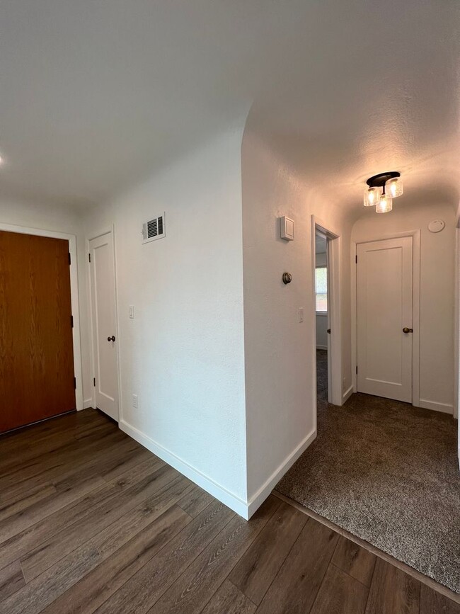 Building Photo - 545be
