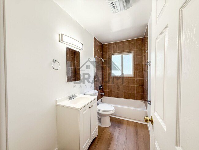 Building Photo - 13129 Oxnard St