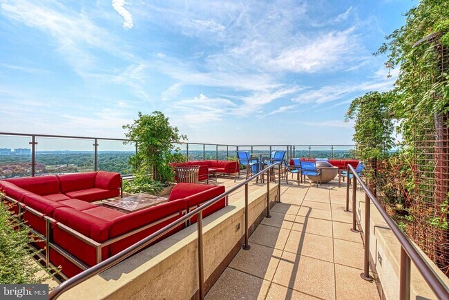 Building Photo - 851 N Glebe Rd