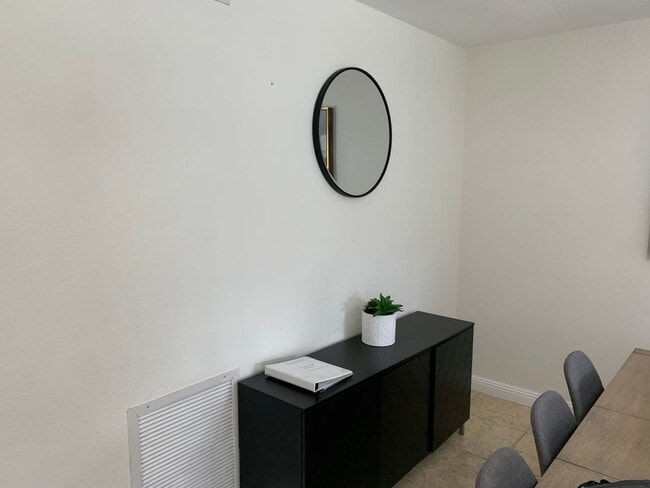 Building Photo - Single Family Home 5/3