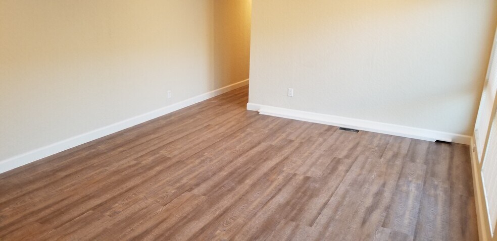 Building Photo - 1804 Club Dr