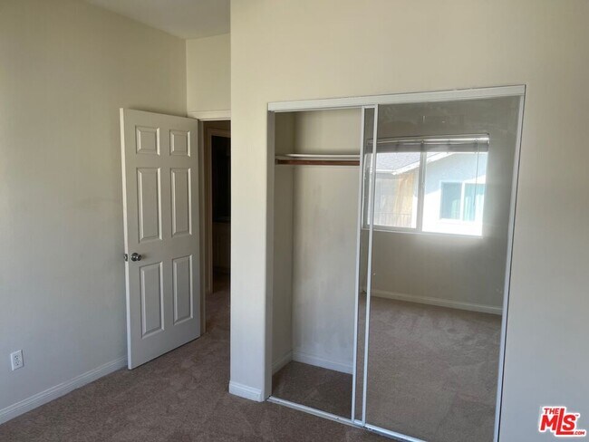 Building Photo - 12375 Osborne Pl