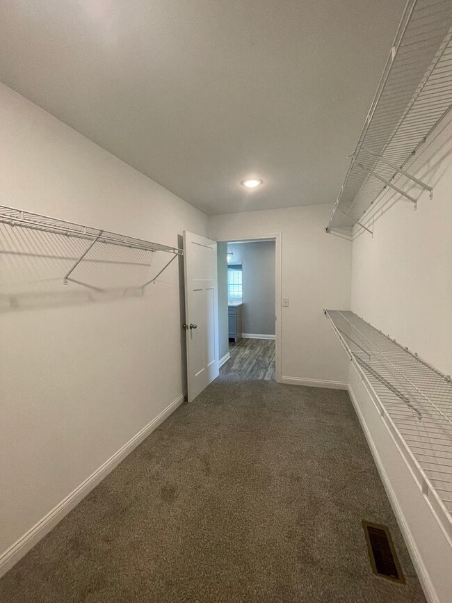 Building Photo - 3 Ranch Single Family Home- Fitness, Pools...