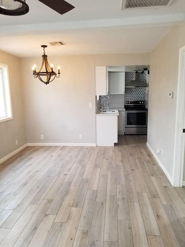 Building Photo - #1023-Maker-Clark