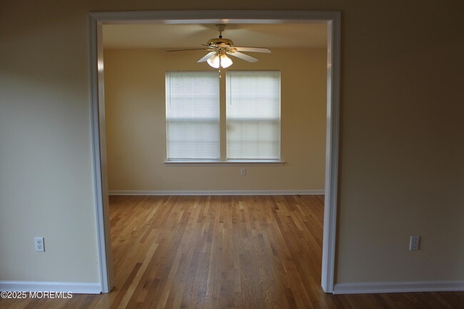 Building Photo - 1529 Windward Ave