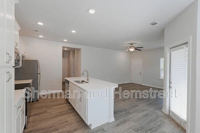 Building Photo - 2054 Lotus Dr