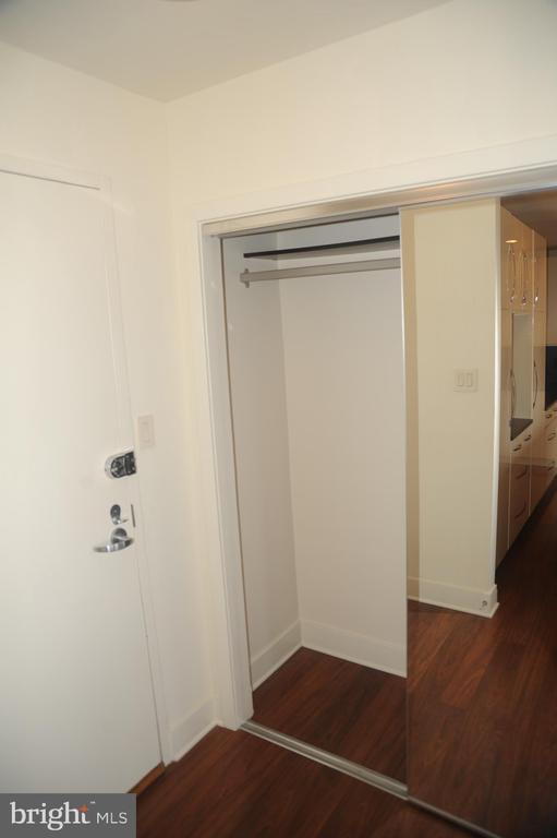 Building Photo - 10401 Grosvenor Pl