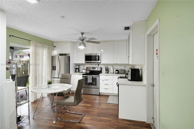 Building Photo - 4200 SW 72nd Way