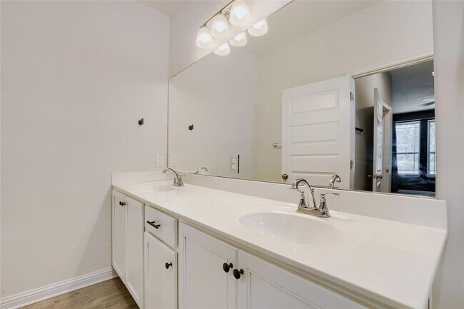 Building Photo - 8306 Mandela Bend