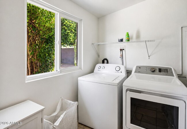 Building Photo - 7934 E Loma Land Dr