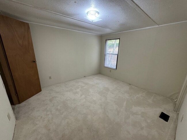 Building Photo - Private 3/2.5 Home with bonus room- $1,595