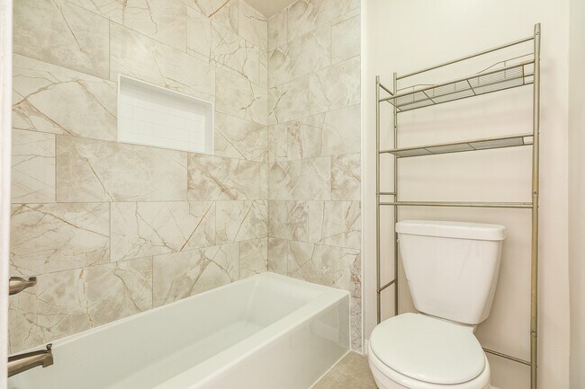 Building Photo - 921 Marine Dr