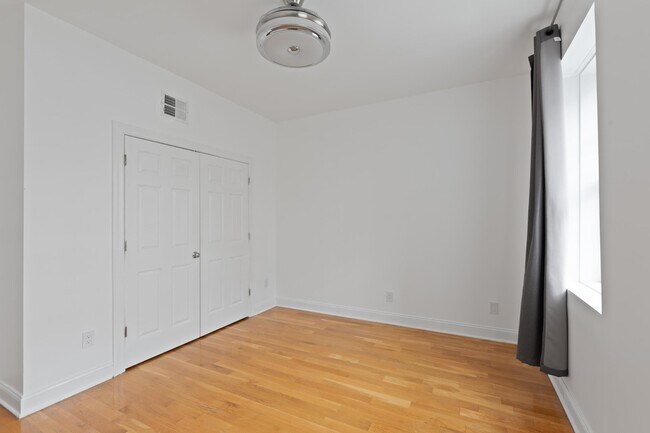 Building Photo - 85 Broadway