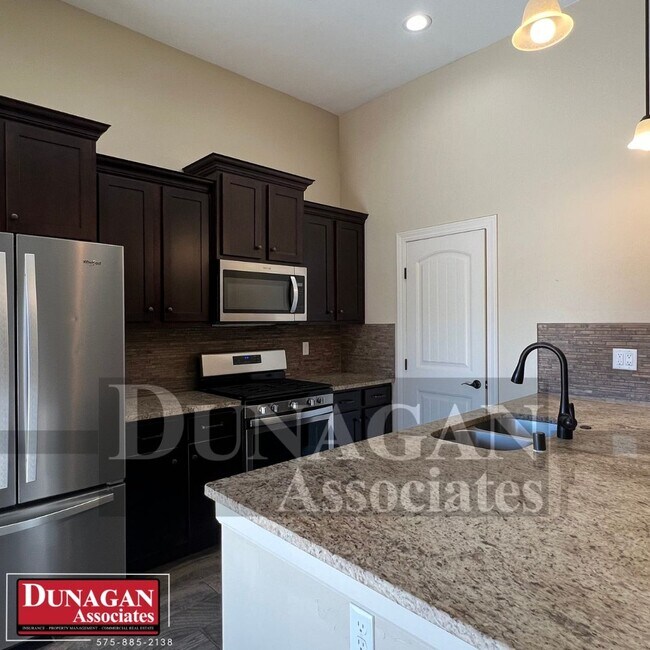 Building Photo - 409 Baler Ln