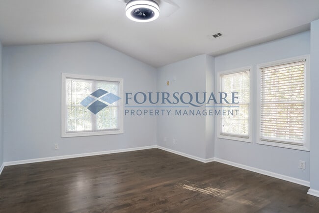 Building Photo - Spacious 3-Bed, 2.5-Bath Single Family Hom...