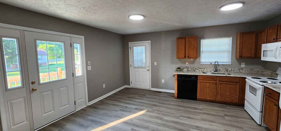 Building Photo - 4532 Winslow Dr