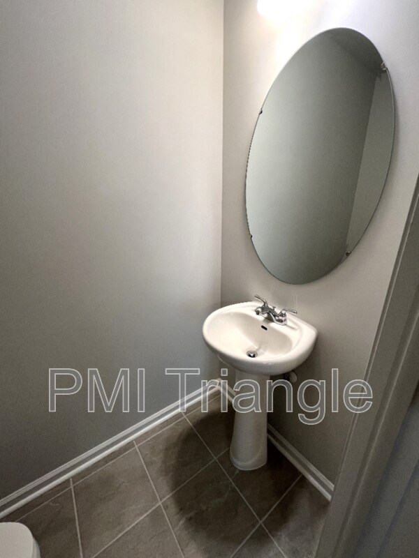 Building Photo - 272 Shingle Oak Rd