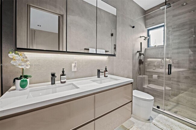 Building Photo - 655 Layne Blvd