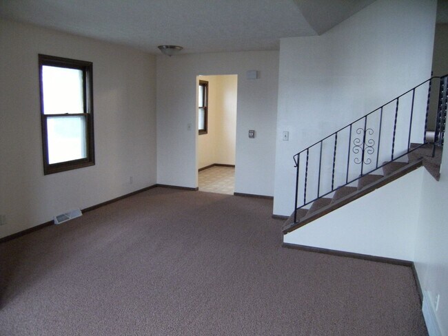 Building Photo - 3026-3028 Menke Cir