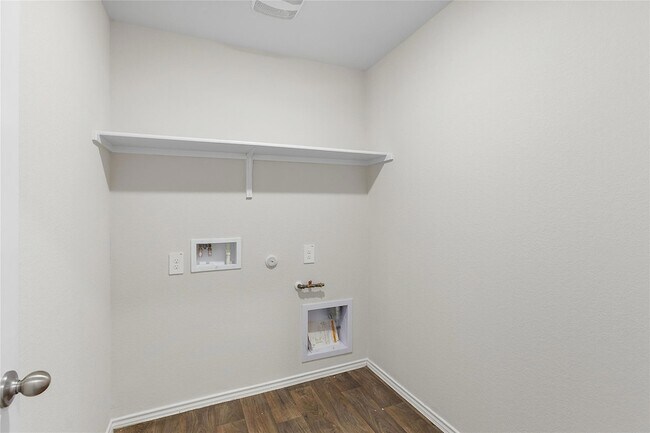 Building Photo - 133 Frogmore Lp
