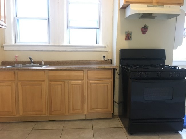 Primary Photo - 164 Armstrong Ave